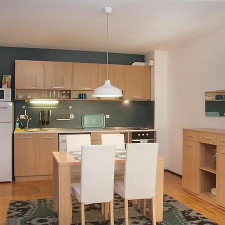 Prime Apartment *